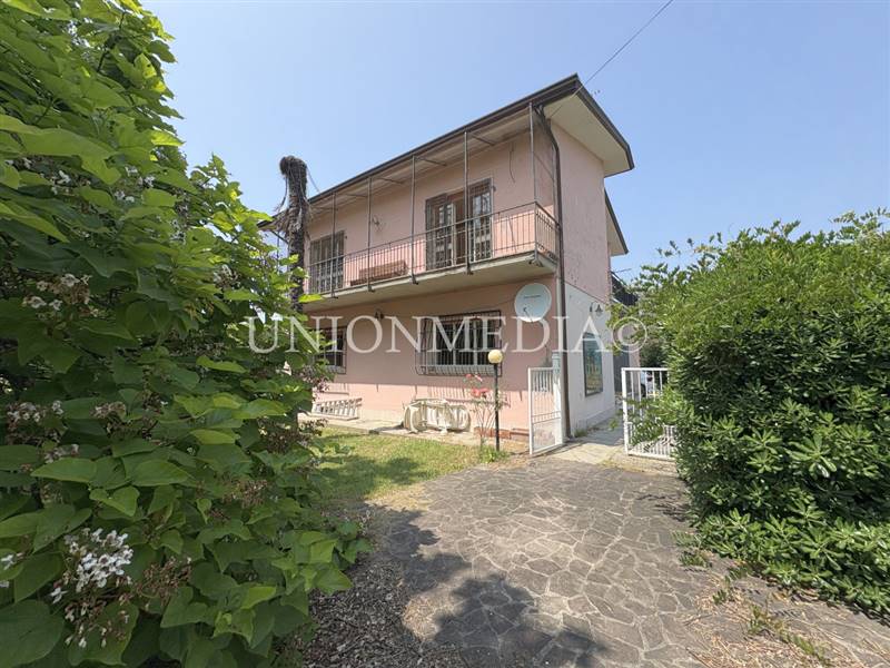 1 SARZANA CASA INDIPENDENTE CON GIARDINO.jpg