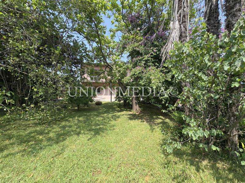 2 SARZANA CASA INDIPENDENTE CON GIARDINO.jpg