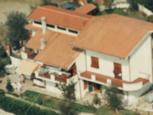 Casa semi indipendente abitabile in zona Ceparana a Bolano
