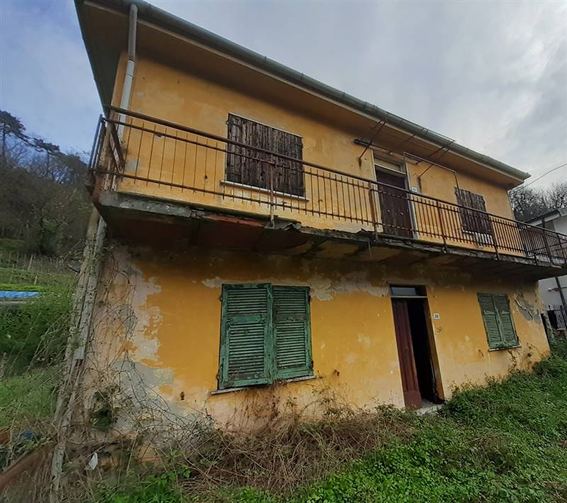 Casa singola in Prati Vezzano in zona Prati a Vezzano Ligure
