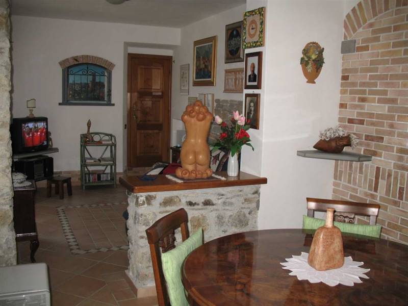 Casa semi indipendente in ottime condizioni a Castelnuovo Magra