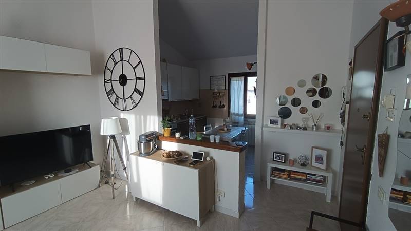 2 ingresso soggiorno.jpg