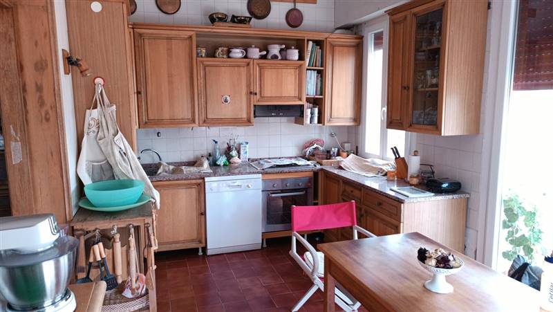 2 cucina attico Romito Magra.jpg