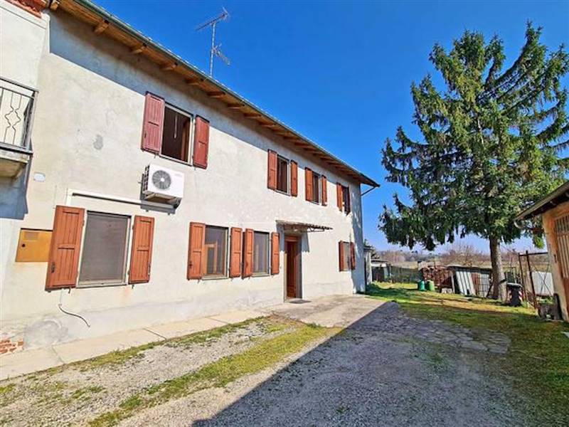 Casa semi indipendente in Strada Roncaglia, Via Provinciale 12 in zona Roncaglia a Casale Monferrato