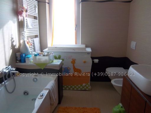 bagno con vasca idromassaggio