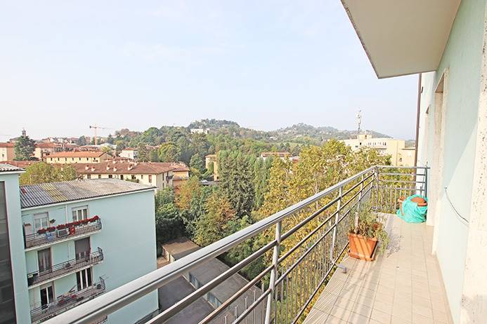 Appartamento in Viale Giulio Cesare in zona Centrale a Bergamo