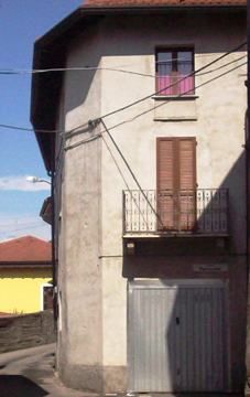Casa semi indipendente in ottime condizioni a Varallo Pombia