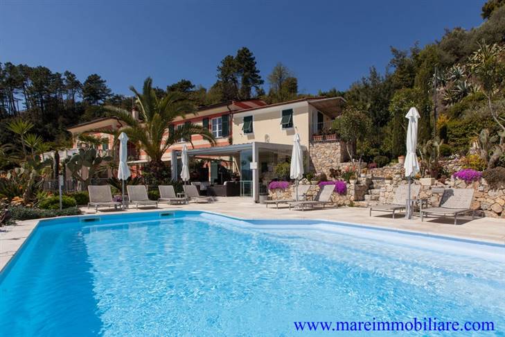 Villa in Collina Vista Mare, Piscina e Parco Mediterraneo in zona San Terenzo a Lerici