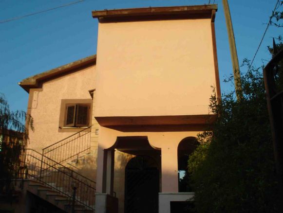 Casa semi indipendente in ottime condizioni in zona Pavona a Albano Laziale
