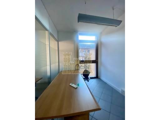 FONDI NEGOZI UFFICI - APPARTAMENTO USO UFFICIO - F