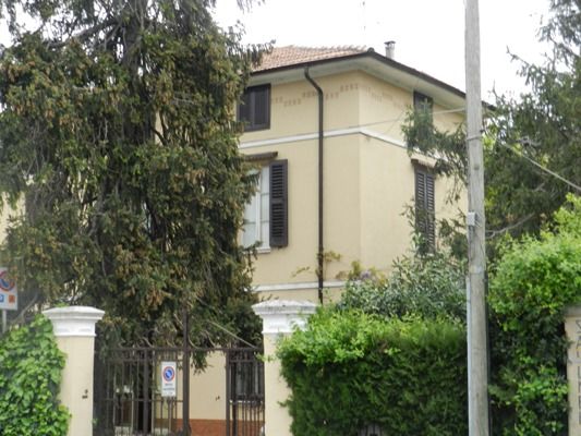 Villa da ristrutturare in zona Rivoltella del Garda a Desenzano del Garda