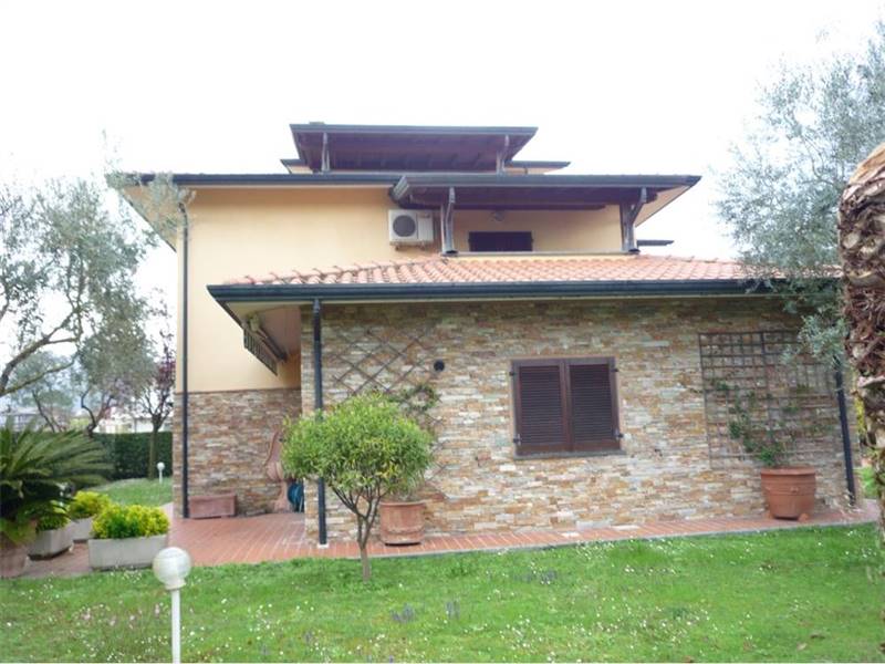 Villa in ottime condizioni in zona Renella a Montignoso