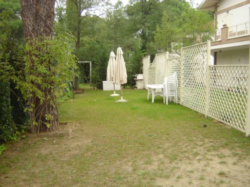 giardino attrezzato comune a 2 app.ti