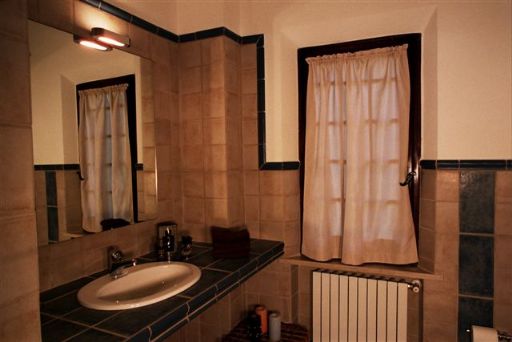 un bagno  - lavandino