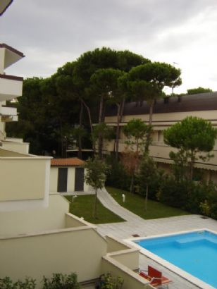 Giardino Cond. e zona piscina