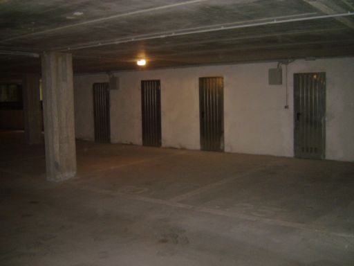 posto auto coperto ed ev. cantina
