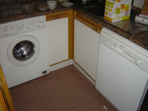 cucina con lav e lavastoviglie