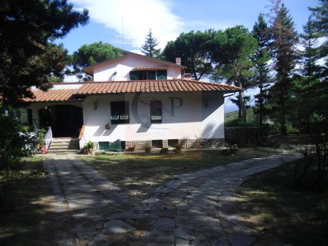 vendesi villa moderna San Donato in Collina
