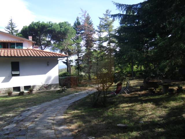 vendesi villa moderna San Donato in Collina