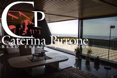 Massarosa vendesi villa con vista mare