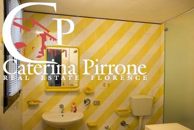 Massarosa vendesi villa con vista mare