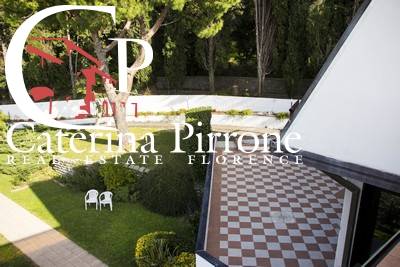 Massarosa vendesi villa con vista mare