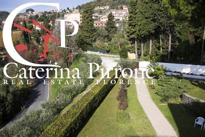 Massarosa vendesi villa con vista mare