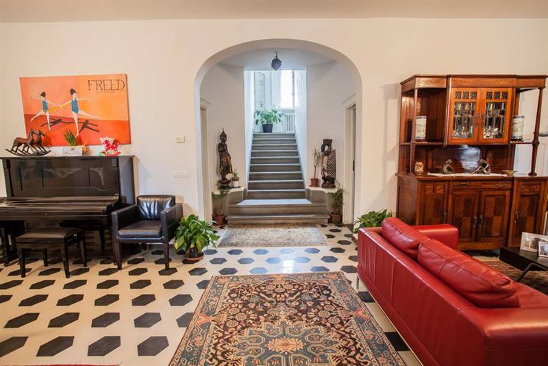 Fucecchio vendesi villa con parco