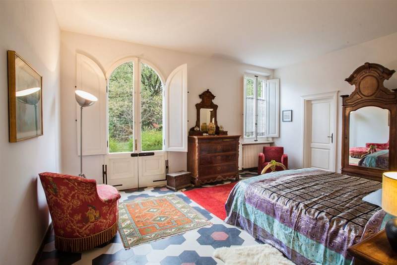 Fucecchio vendesi villa con parco