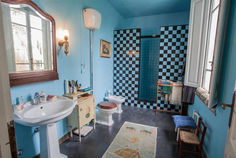 Fucecchio vendesi villa con parco