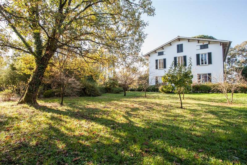 Fucecchio vendesi villa con parco