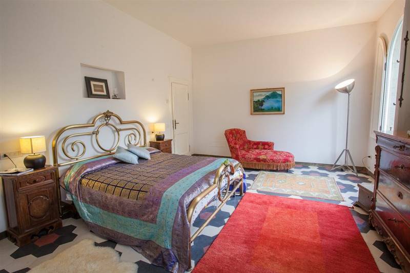 Fucecchio vendesi villa con parco