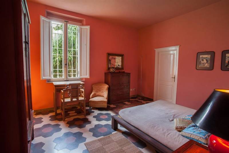 Fucecchio vendesi villa con parco