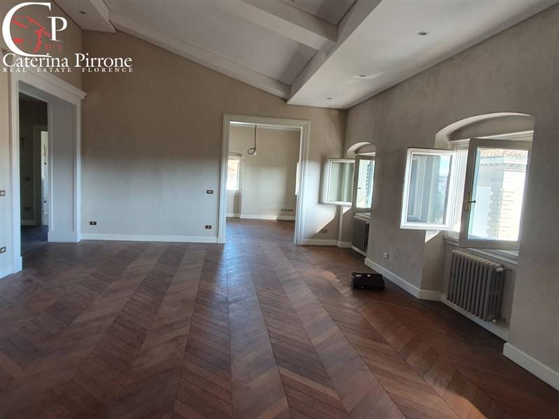 Firenze Centro vendesi appartamento signorile con