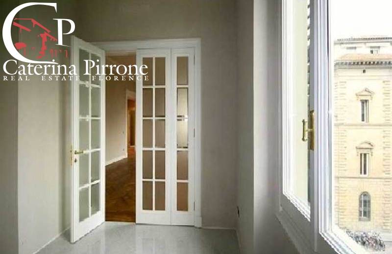 Firenze Centro vendesi appartamento signorile con