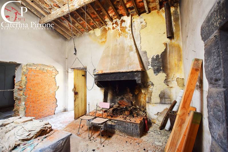 Rignano sull'Arno - Bisticci vendesi colonica da