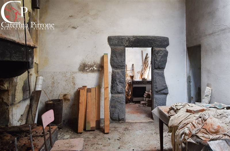 Rignano sull'Arno - Bisticci vendesi colonica da