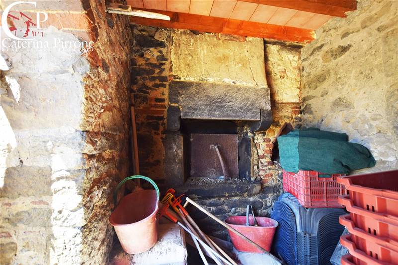 Rignano sull'Arno - Bisticci vendesi colonica da