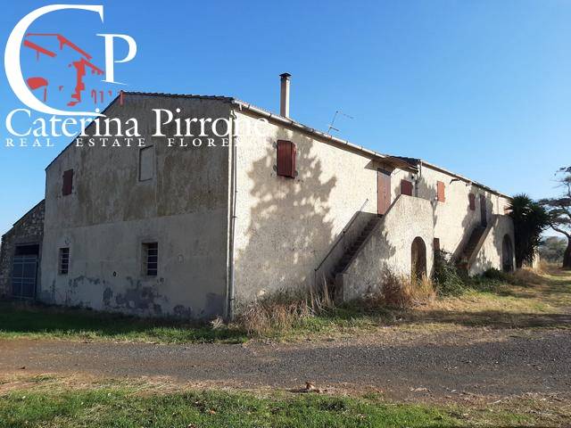 Vada campagna vendesi casale con terreno