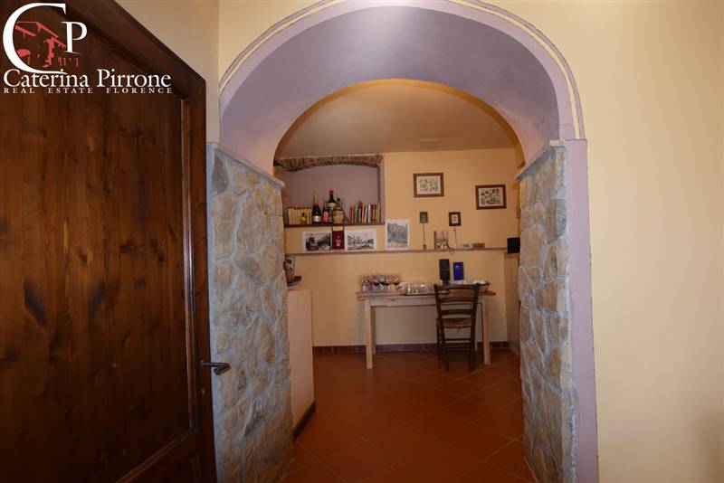 GREVE IN CHIANTI VENDESI PORZIONE DI COLONICA