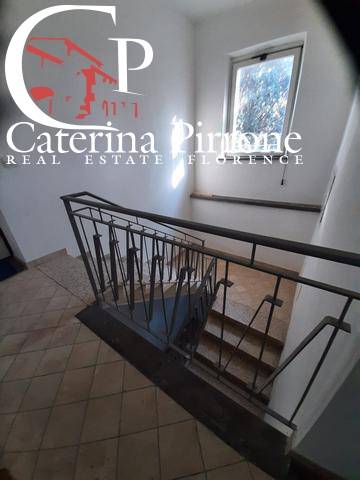 Vada vendesi monolocale con giardino