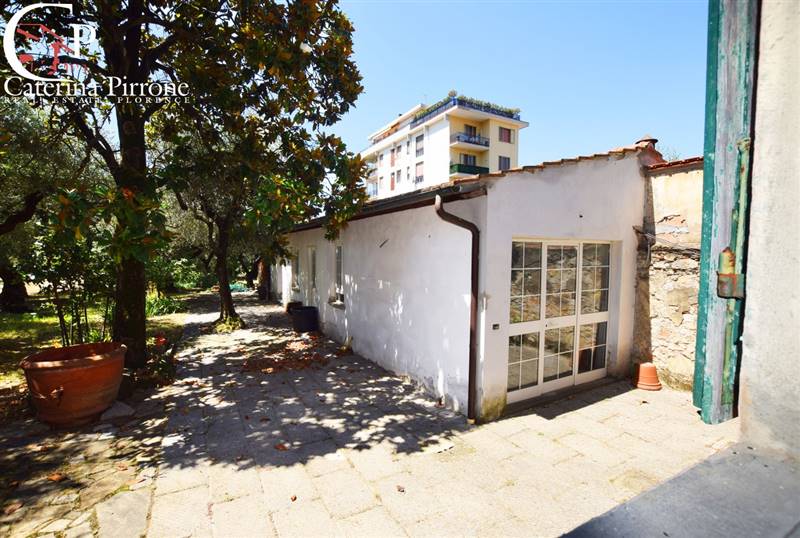 Sesto Fiorentino vendesi villino da ristrutturare