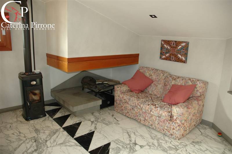 Vicchio vendesi attico con terrazzo