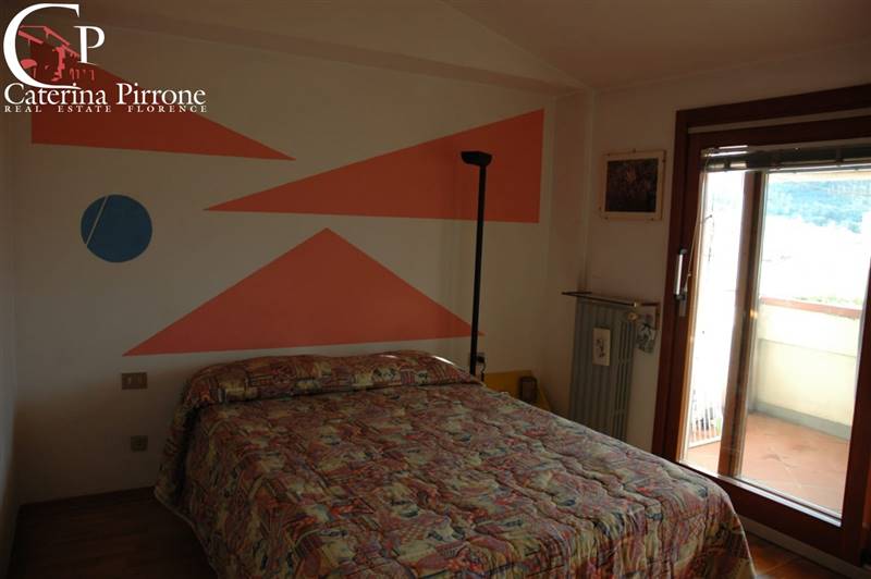 Vicchio vendesi attico con terrazzo