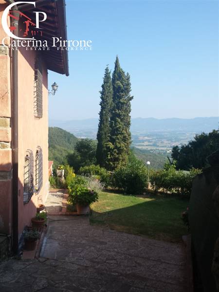 Vicchio, Barbiana vendesi immobile con giardino