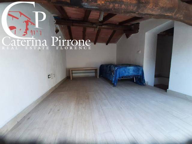 Vada vendesi monolocale con soffitta