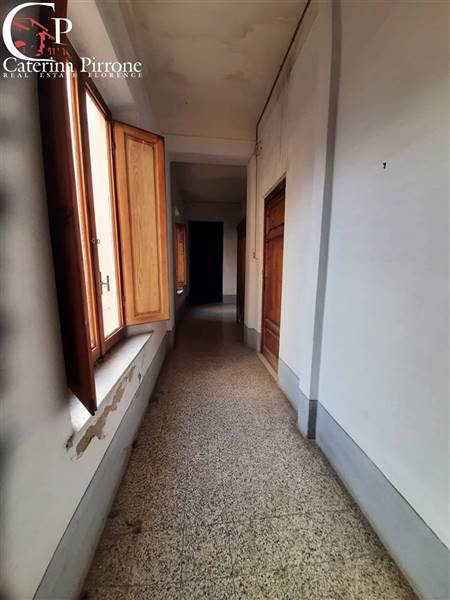 Vada vendesi villa da ristrutturare