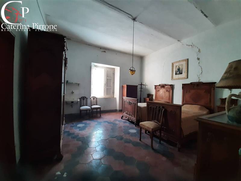 Vada vendesi villa da ristrutturare