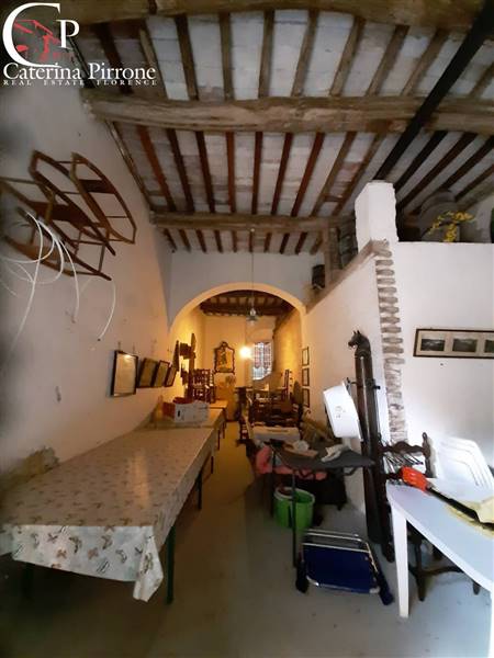 Vada vendesi villa da ristrutturare