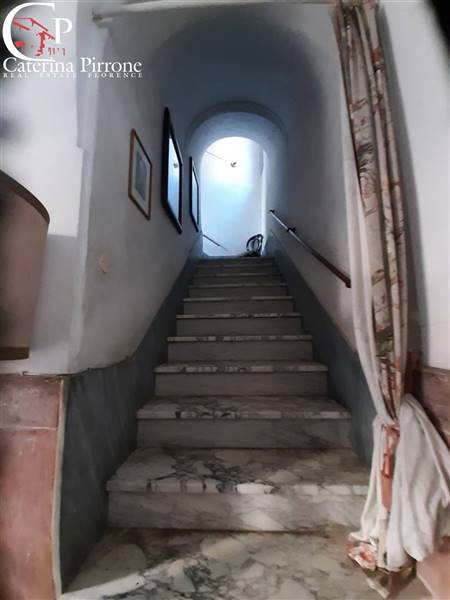 Vada vendesi villa da ristrutturare